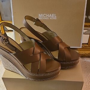 NWT Michael Kors Tan Wedge Sandals 8